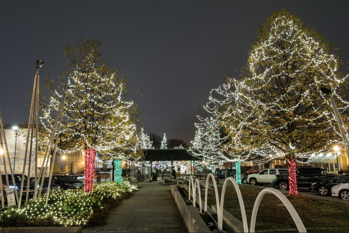 Beautifully lit street lights during the holiday season